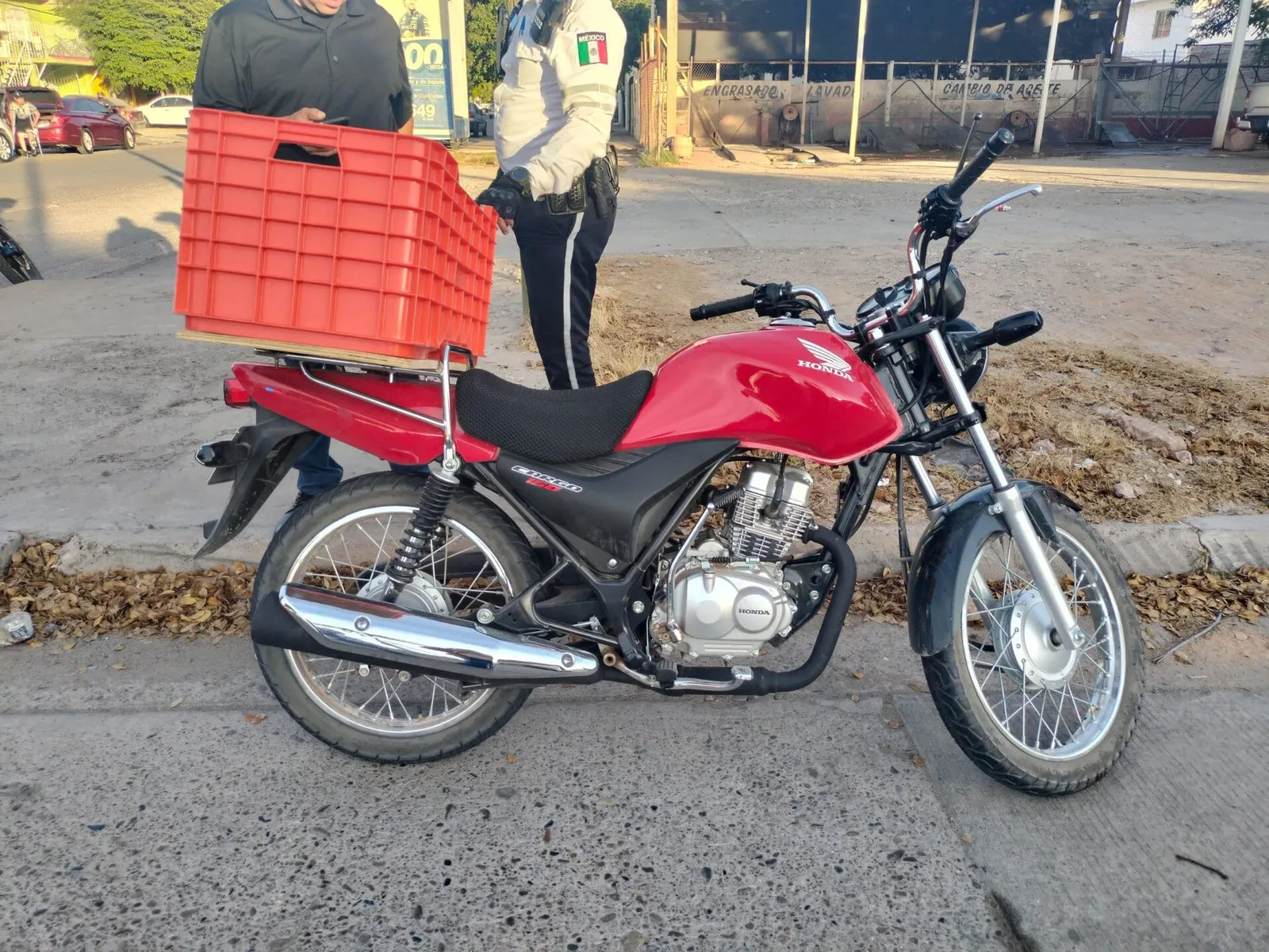 Motociclista se “brinca” el alto, choca y resulta seriamente lesionado Motociclista se “brinca” el alto, choca y resulta seriamente lesionado
