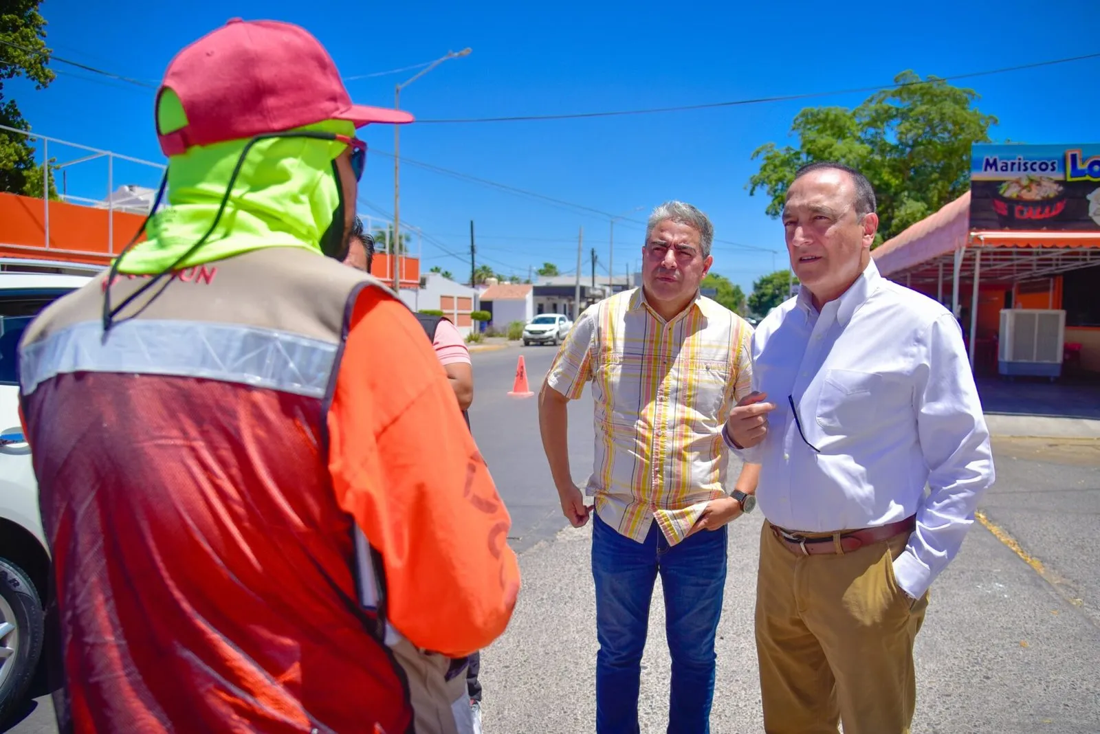 Supervisa Alcalde Antonio Menéndez trabajos de señalización vial con pintura en Los Mochis Supervisa Alcalde Antonio Menéndez trabajos de señalización vial con pintura en Los Mochis