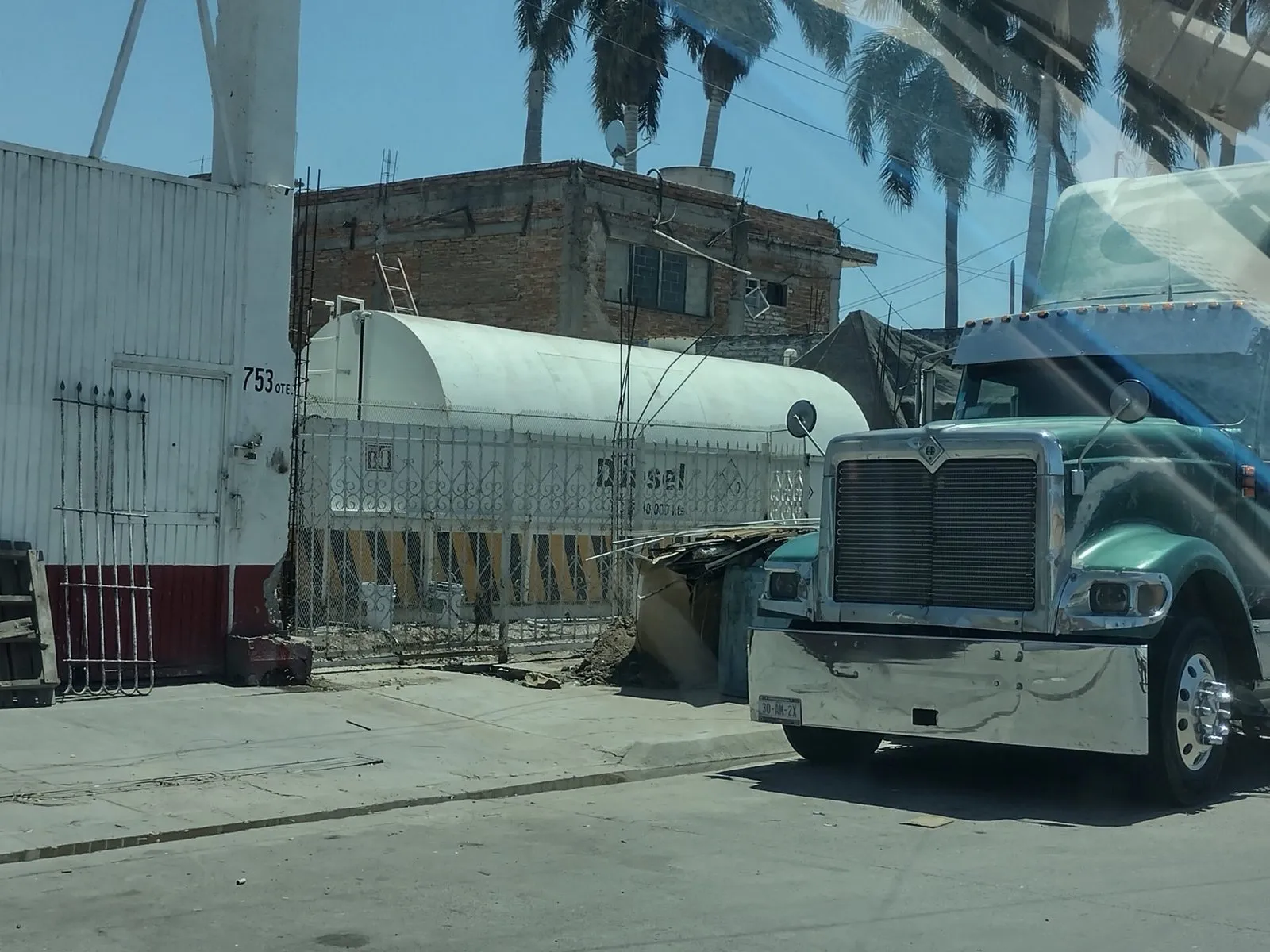 Dormimos con miedo”: Vecinos de la Anáhuac denuncian tanque de combustible en la zona Dormimos con miedo”: Vecinos de la Anáhuac denuncian tanque de combustible en la zona