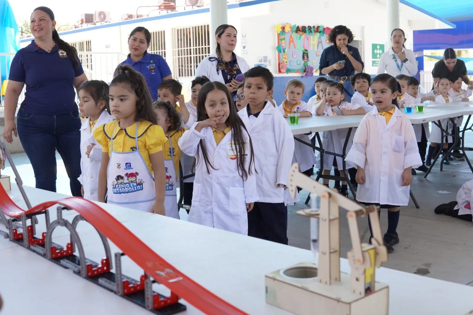 ¡Batas blancas y mucha magia! Fomentan la UAS y el Centro de Instrumentos la curiosidad científica en pequeños del Jardín de Niños con “Genios en Desarrollo” ¡Batas blancas y mucha magia! Fomentan la UAS y el Centro de Instrumentos la curiosidad científica en pequeños del Jardín de Niños con “Genios en Desarrollo”