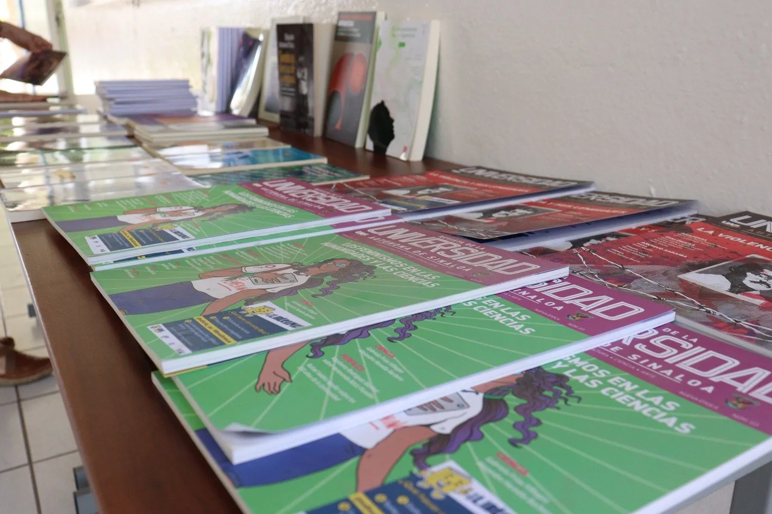 Supera la UAS los 10 mil ejemplares distribuidos a través del programa “Libros Libres”; llega a la Facultad de Ciencias Físico Matemáticas Supera la UAS los 10 mil ejemplares distribuidos a través del programa “Libros Libres”; llega a la Facultad de Ciencias Físico Matemáticas