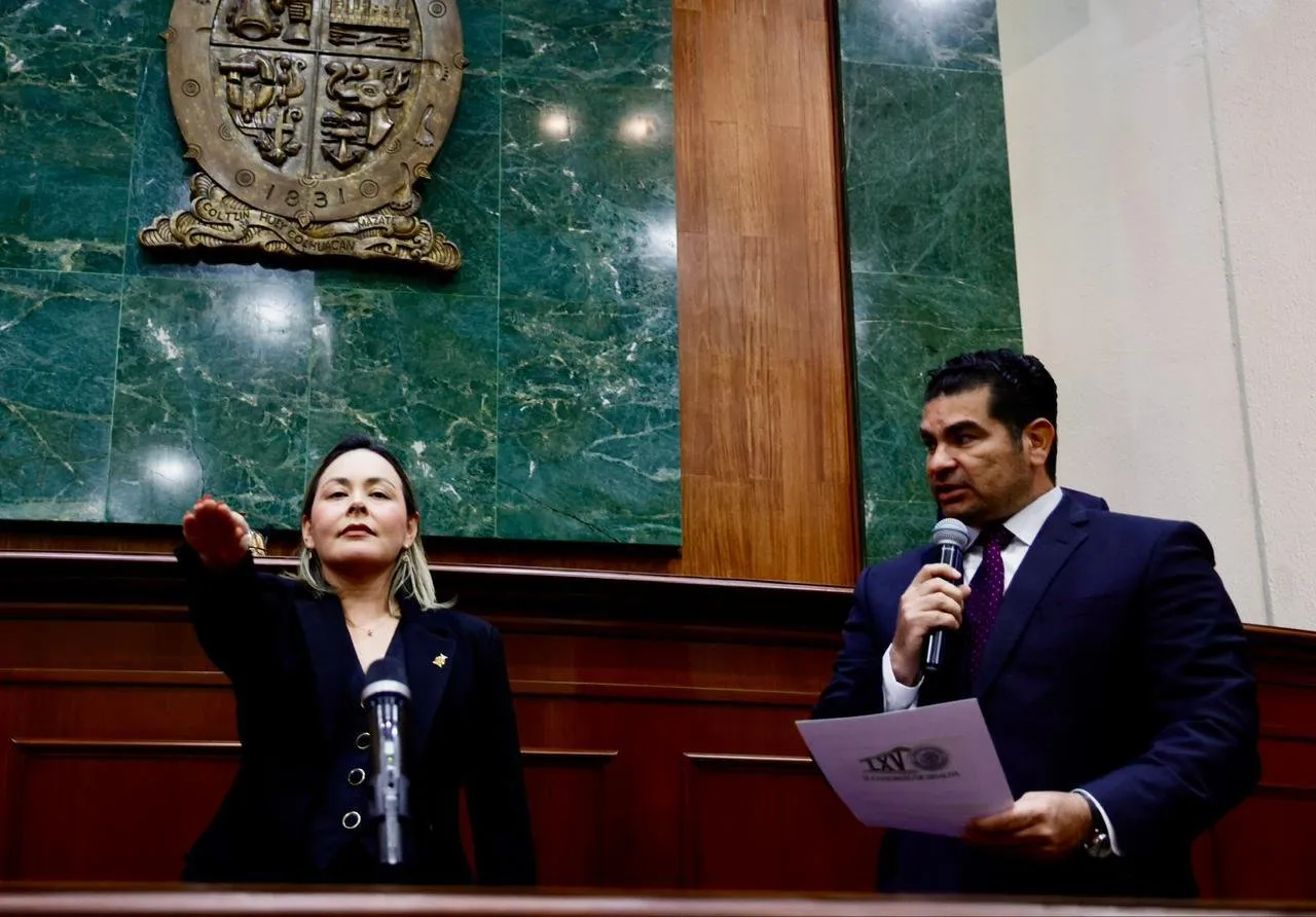 Yeraldine Bonilla Valverde rinde protesta como gobernadora interina de Sinaloa Yeraldine Bonilla Valverde rinde protesta como gobernadora interina de Sinaloa