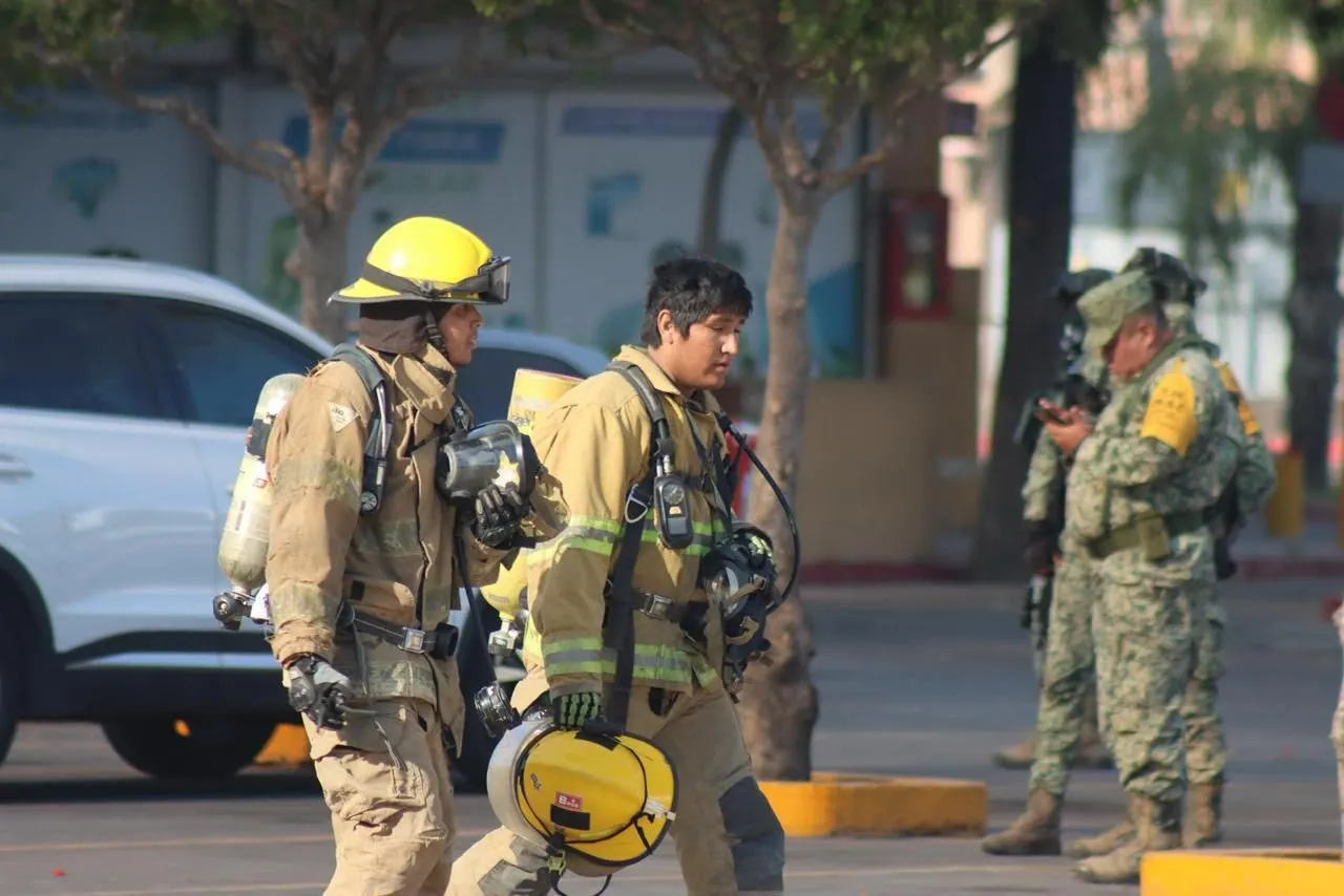 Mario Zamora propondrá reconocimiento nacional permanente para cuerpos de emergencia; plantea iniciar desde Los Mochis tras reciente tragedia Mario Zamora propondrá reconocimiento nacional permanente para cuerpos de emergencia; plantea iniciar desde Los Mochis tras reciente tragedia