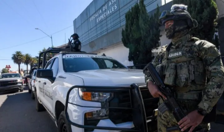 Federación va por funcionarios de Sinaloa: ‘Sospecha de Operación Enjambre’ Federación va por funcionarios de Sinaloa: ‘Sospecha de Operación Enjambre’