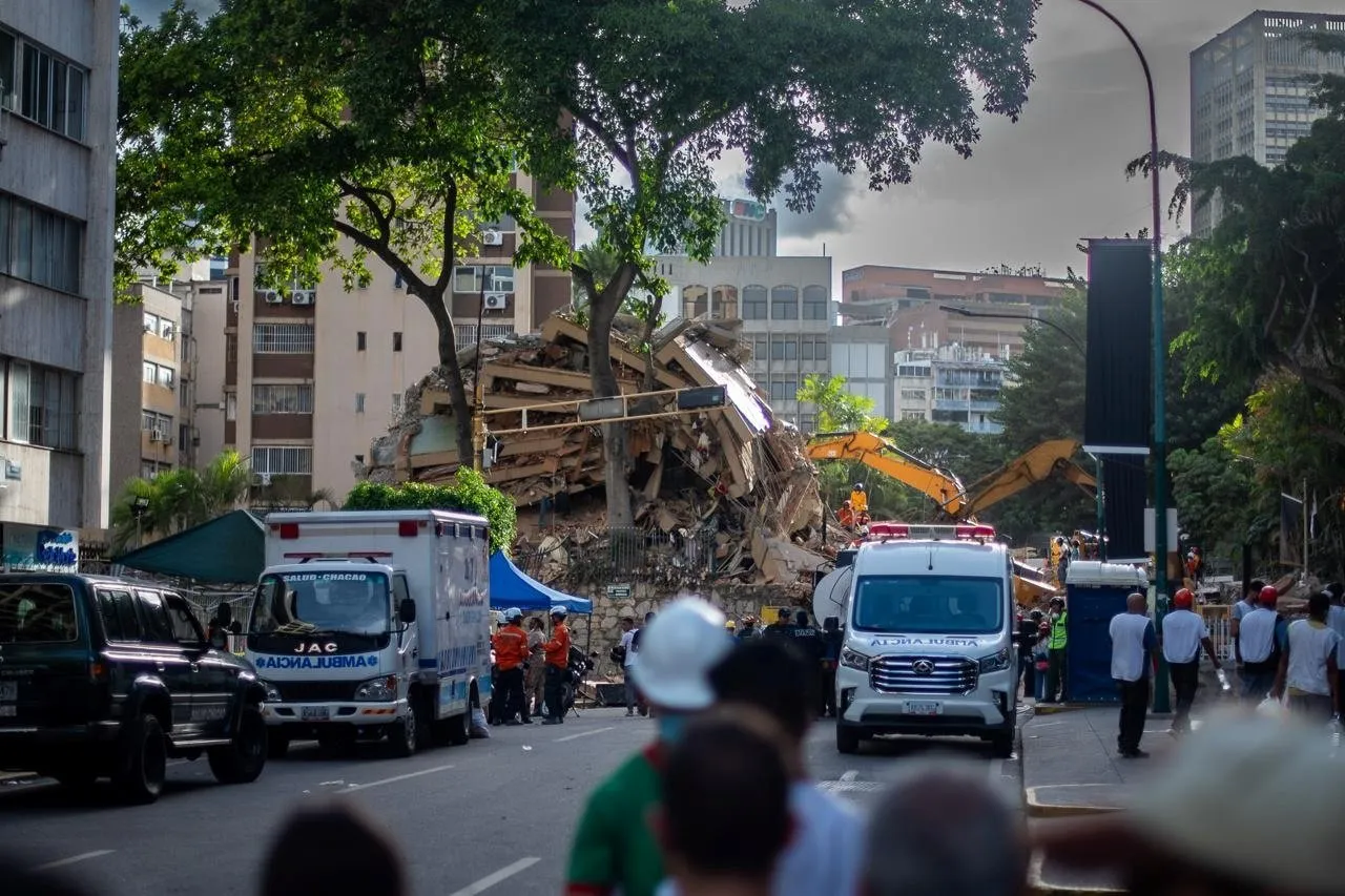 VENEZUELA ANTE LA EMERGENCIA: EL SALDO DEL SISMO ASCIENDE A 920 FALLECIDOS EN MEDIO DE UNA RECONSTRUCCIÓN CRÍTICA VENEZUELA ANTE LA EMERGENCIA: EL SALDO DEL SISMO ASCIENDE A 920 FALLECIDOS EN MEDIO DE UNA RECONSTRUCCIÓN CRÍTICA