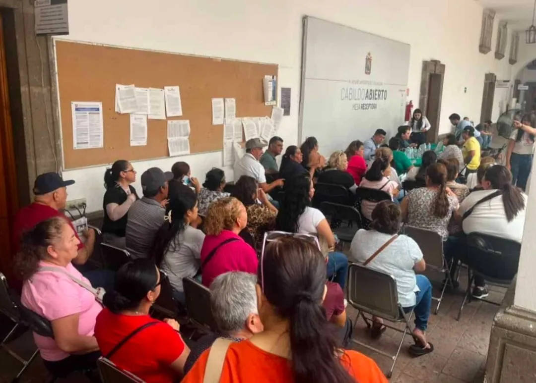 CFE instala mesas de atención y de cobranza: “Pague en abonos chiquitos, pero pague” CFE instala mesas de atención y de cobranza: “Pague en abonos chiquitos, pero pague”