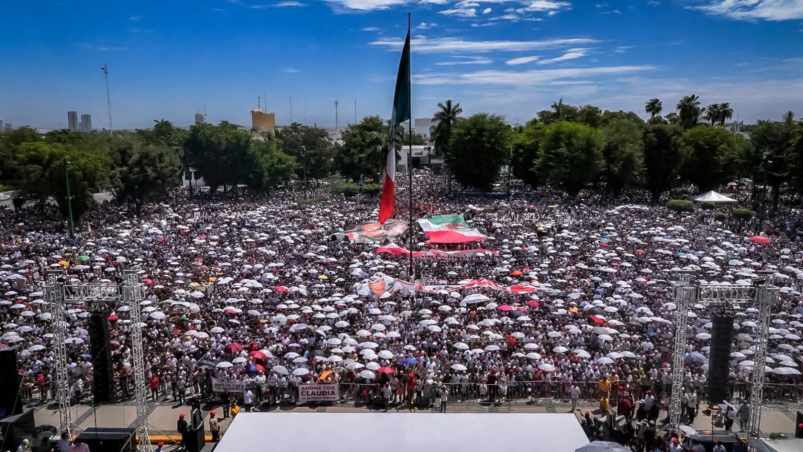 MÁS DE 45 MIL SINALOENSES LLENAN LA EXPLANADA DE GOBIERNO PARA ACOMPAÑAR EL MENSAJE DE LA PRESIDENTA CLAUDIA SHEINBAUM MÁS DE 45 MIL SINALOENSES LLENAN LA EXPLANADA DE GOBIERNO PARA ACOMPAÑAR EL MENSAJE DE LA PRESIDENTA CLAUDIA SHEINBAUM