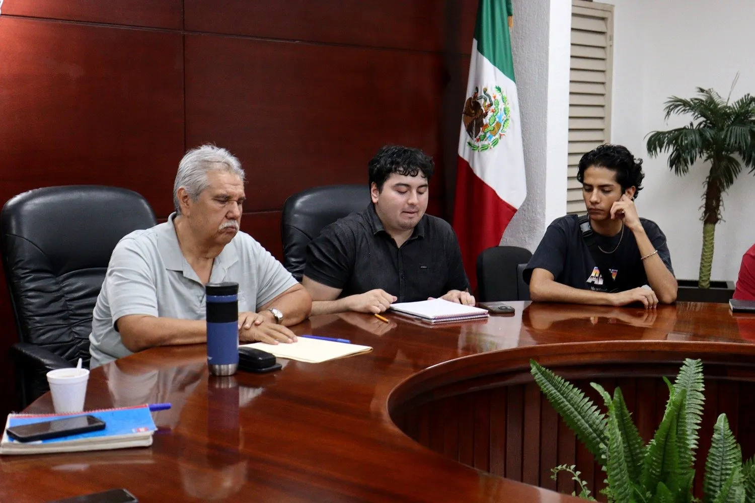 Analizan retos del servicio público en una nueva edición de “Café y Política” en la FEIyPP; destacan la importancia de actualizar perfiles profesionales Analizan retos del servicio público en una nueva edición de “Café y Política” en la FEIyPP; destacan la importancia de actualizar perfiles profesionales