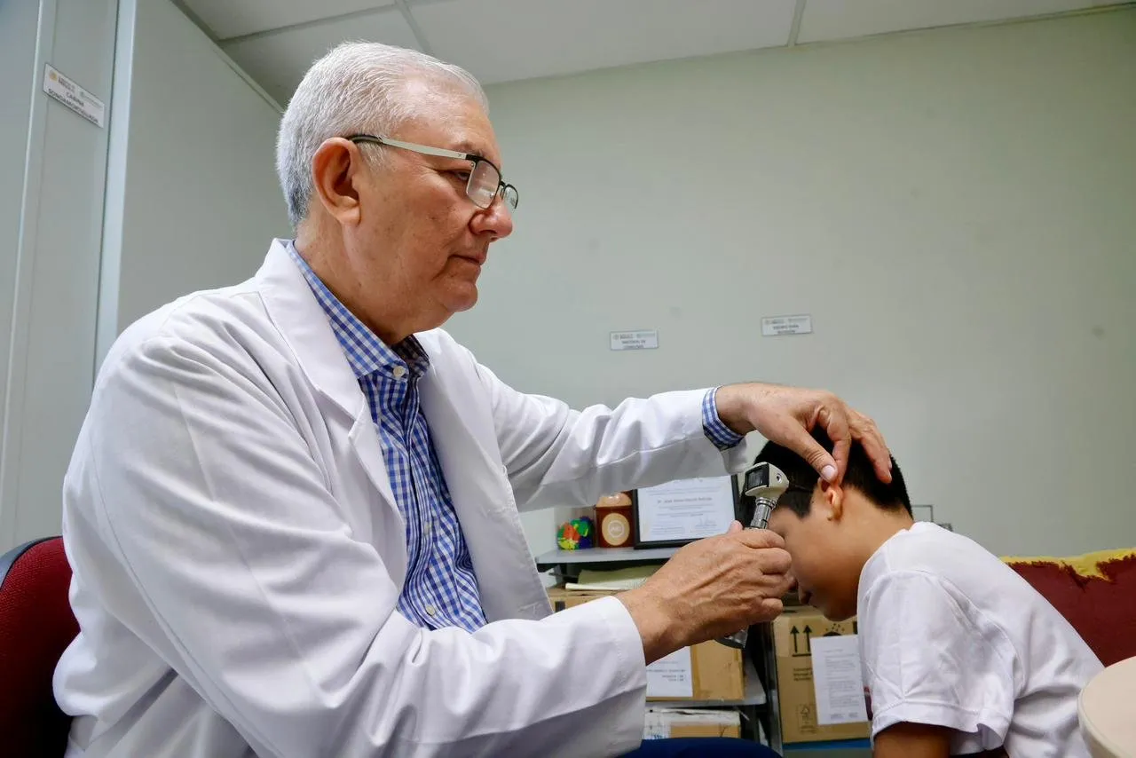 Otorga Beneficencia Pública vibradores óseos a pacientes con problemas auditivos Otorga Beneficencia Pública vibradores óseos a pacientes con problemas auditivos