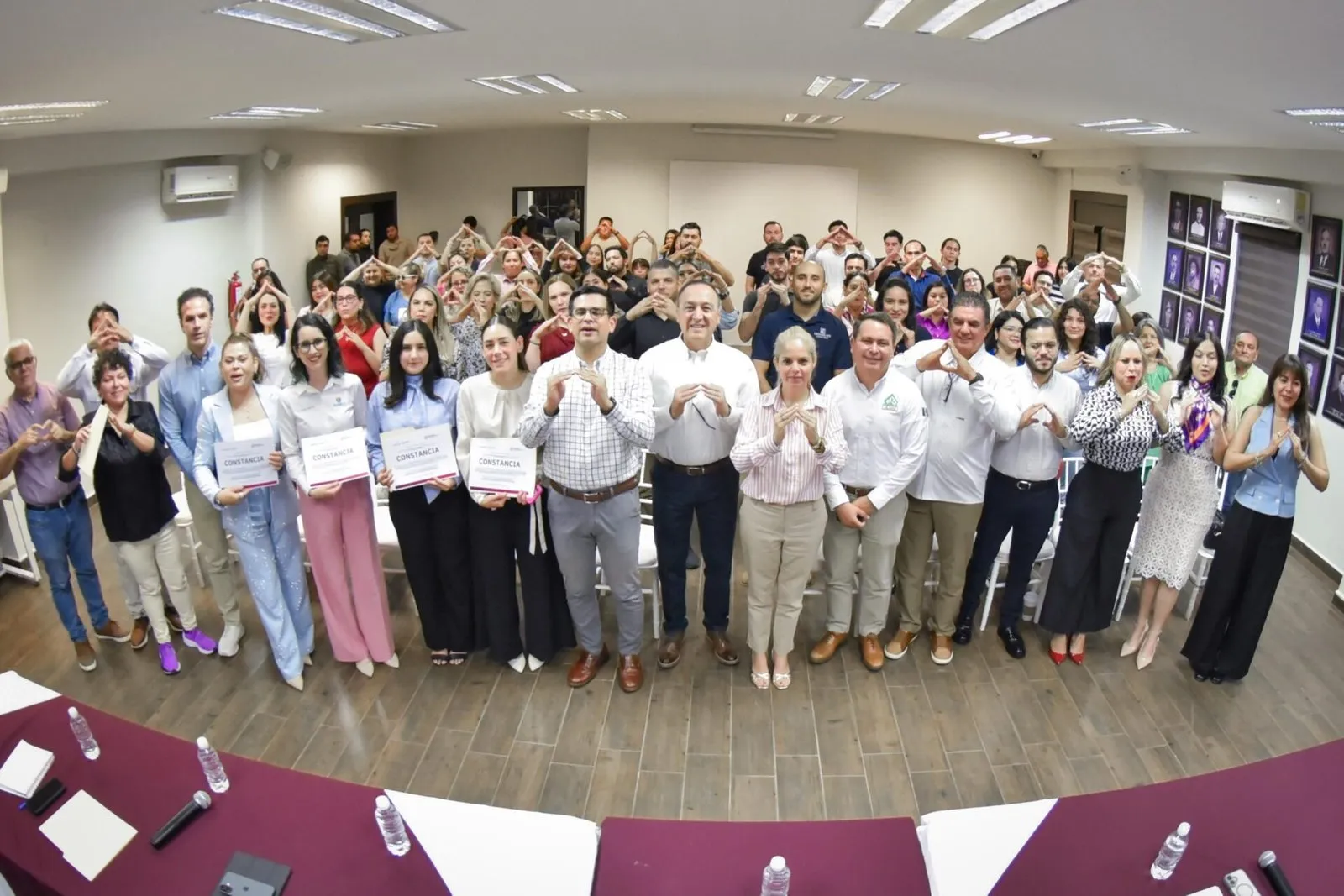 Emprendedores ahomenses reciben certificados de registro de marca de sus negocios Emprendedores ahomenses reciben certificados de registro de marca de sus negocios