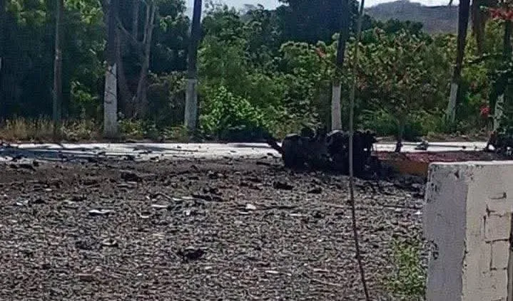 Estalla auto en la salida sur de Escuinapa y temen ataque con dron Estalla auto en la salida sur de Escuinapa y temen ataque con dron