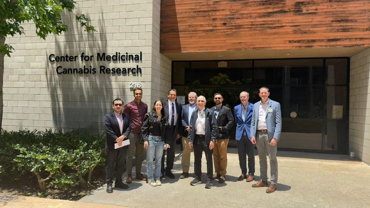 Universidad de California y Mario Zamora abren diálogo internacional sobre opioides medicinales, salud mental y seguridad Universidad de California y Mario Zamora abren diálogo internacional sobre opioides medicinales, salud mental y seguridad