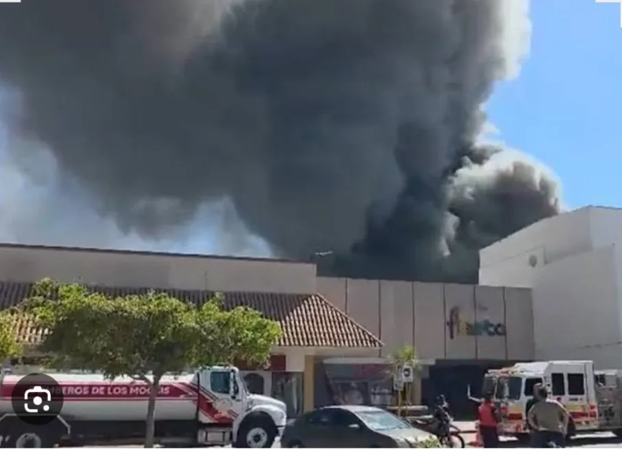 Cenizas y deudas: Dueños de locales de Plaza Fiesta urgen regresar; “nuestras familias dependen de esos negocios” Cenizas y deudas: Dueños de locales de Plaza Fiesta urgen regresar; “nuestras familias dependen de esos negocios”