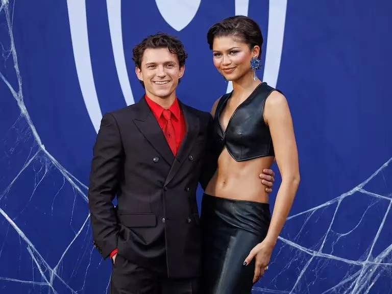 FIEBRE ARÁCNIDA EN LA CDMX: TOM HOLLAND Y ZENDAYA CAUSAN FUROR EN SU VISITA PARA PRESENTAR ‘SPIDER-MAN: UN NUEVO DÍA’ FIEBRE ARÁCNIDA EN LA CDMX: TOM HOLLAND Y ZENDAYA CAUSAN FUROR EN SU VISITA PARA PRESENTAR ‘SPIDER-MAN: UN NUEVO DÍA’
