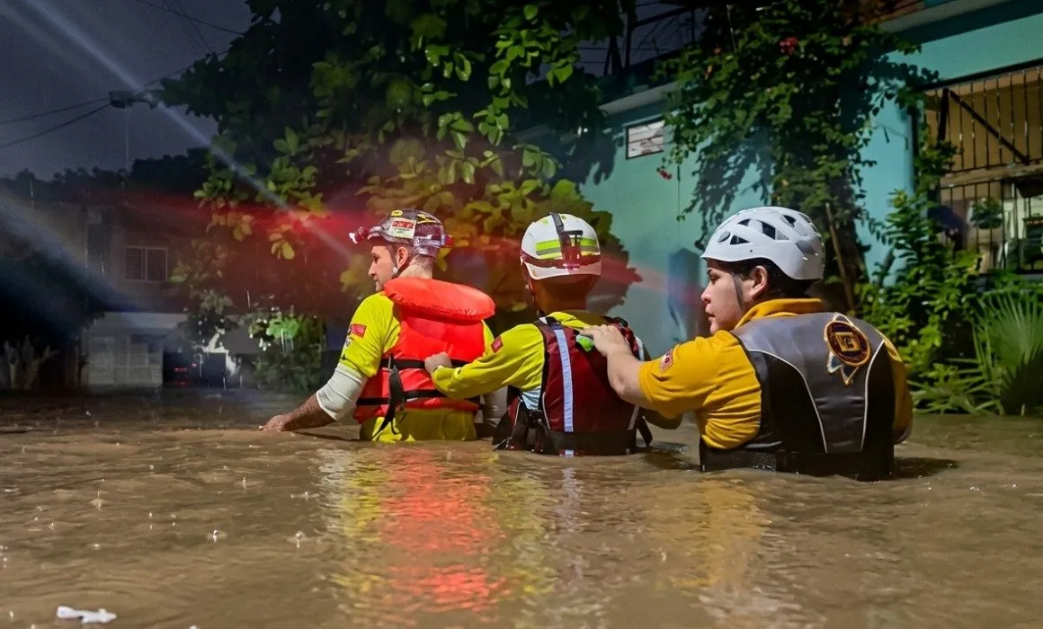 Mazatlán bajo el agua: Tormenta nocturna deja severas inundaciones, cierres viales y decenas de viviendas afectadas Mazatlán bajo el agua: Tormenta nocturna deja severas inundaciones, cierres viales y decenas de viviendas afectadas