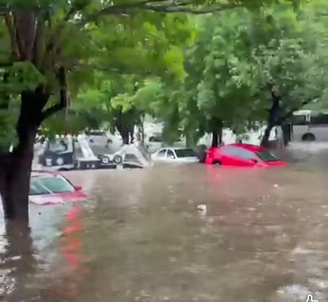 Culiacán bajo el agua: tormenta deja más de 100 mm y 42 personas rescatadas entre camiones varados y casas inundadas Culiacán bajo el agua: tormenta deja más de 100 mm y 42 personas rescatadas entre camiones varados y casas inundadas
