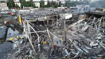 Tragedia en Ucrania: Reportan ataque ruso con drones contra un centro comercial en Krivói Rog Tragedia en Ucrania: Reportan ataque ruso con drones contra un centro comercial en Krivói Rog