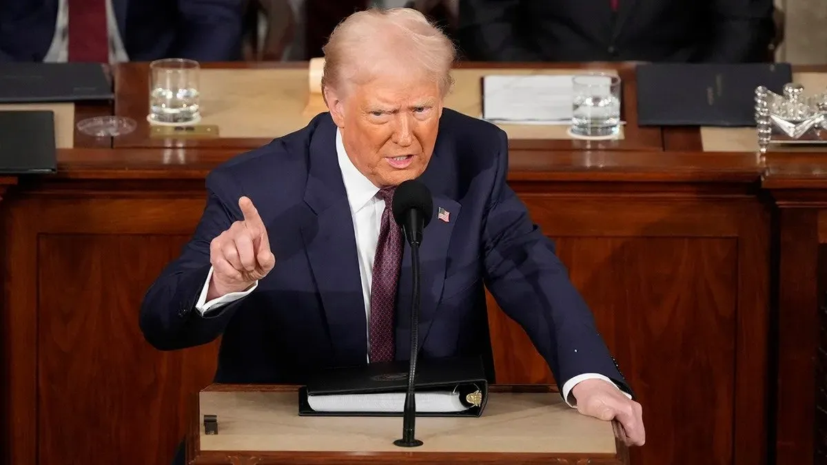 Escalada de tensión comercial: Trump arremete contra México y Canadá y minimiza el futuro del T-MEC Escalada de tensión comercial: Trump arremete contra México y Canadá y minimiza el futuro del T-MEC