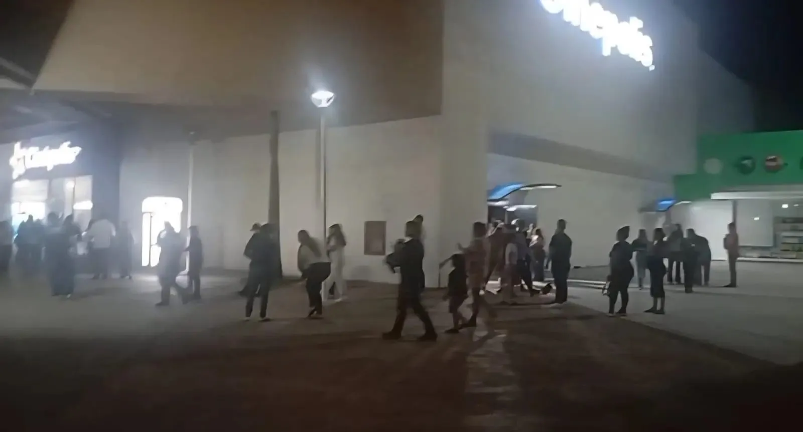 ¡Susto en el cine! Evacúan a 50 personas por humo en Cenépolis de Plaza Punto ¡Susto en el cine! Evacúan a 50 personas por humo en Cenépolis de Plaza Punto