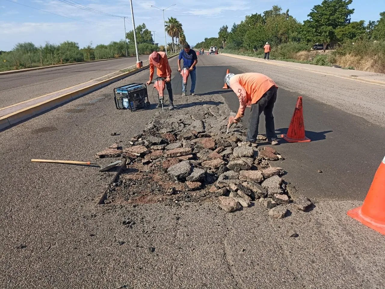 Municipio mantiene trabajos de bacheo y reposición de losas Municipio mantiene trabajos de bacheo y reposición de losas
