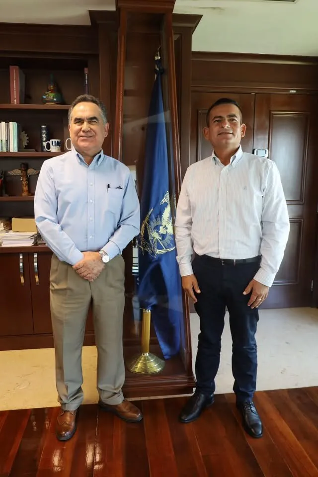 El Rector Jesús Madueña y el Alcalde de Navolato, Jorge Bojórquez, formalizan donación de terreno para construir una preparatoria de la UAS en Villa Juárez El Rector Jesús Madueña y el Alcalde de Navolato, Jorge Bojórquez, formalizan donación de terreno para construir una preparatoria de la UAS en Villa Juárez