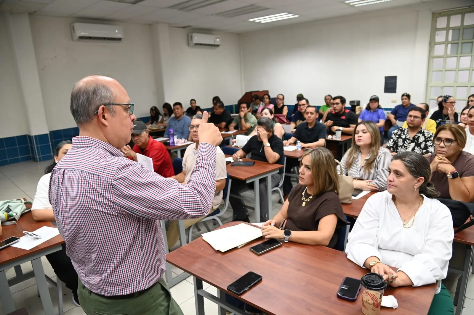 Fortalecen el Centro de Estudio de Idiomas de la UAS y SEMUJERES acciones para prevenir el acoso y hostigamiento sexual en el ámbito laboral Fortalecen el Centro de Estudio de Idiomas de la UAS y SEMUJERES acciones para prevenir el acoso y hostigamiento sexual en el ámbito laboral