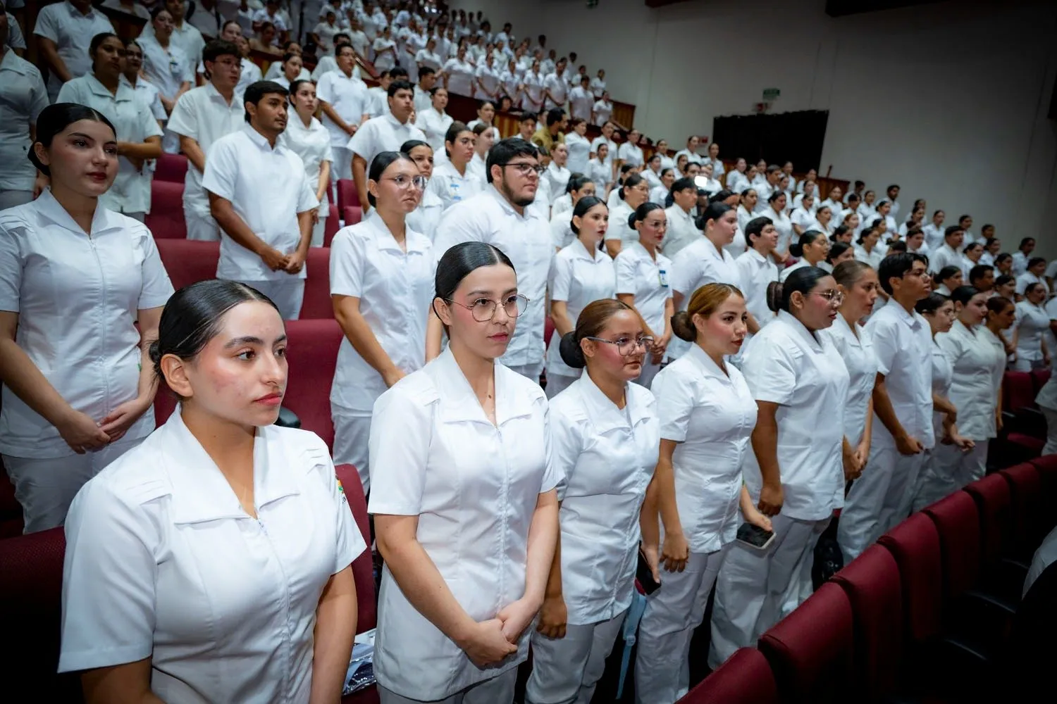 En el marco de su 92° aniversario, la Facultad de Enfermería Culiacán de la UAS realiza la tradicional Imposición de Cofias y Fístoles a más de 800 estudiantes En el marco de su 92° aniversario, la Facultad de Enfermería Culiacán de la UAS realiza la tradicional Imposición de Cofias y Fístoles a más de 800 estudiantes