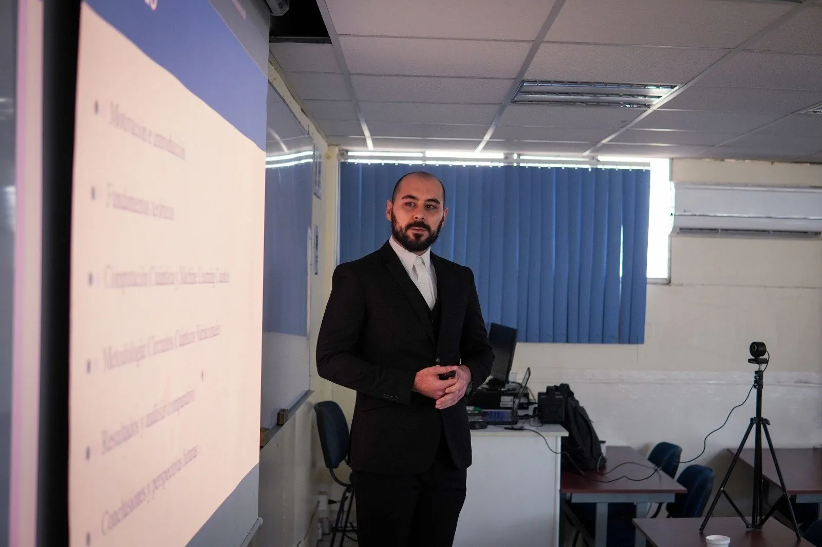 Investigador de la UAS optimiza el cálculo de masas subatómicas mediante computación cuántica; desarrolla innovador modelo de Quantum Machine Learning Investigador de la UAS optimiza el cálculo de masas subatómicas mediante computación cuántica; desarrolla innovador modelo de Quantum Machine Learning