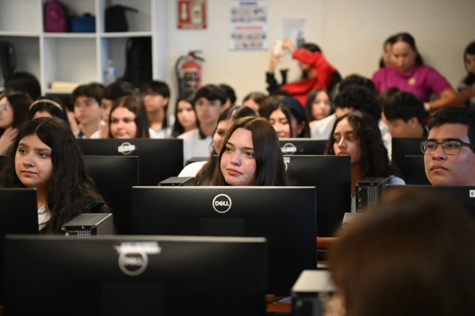 Acercan la Unidad de Bienestar Universitario y el Ayuntamiento de Culiacán herramientas de seguridad a estudiantes de la Preparatoria Rafael Buelna Tenorio Acercan la Unidad de Bienestar Universitario y el Ayuntamiento de Culiacán herramientas de seguridad a estudiantes de la Preparatoria Rafael Buelna Tenorio
