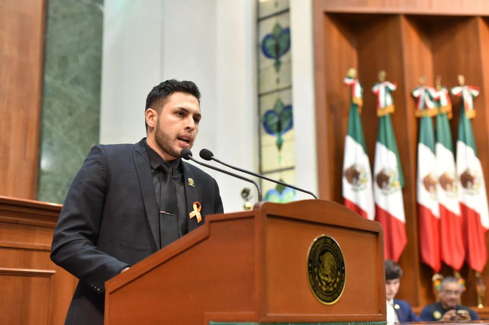LUIS ANGEL VERDUZCO VALDÉS: LA NUEVA GENERACIÓN QUE SE ABRE CAMINO LUIS ANGEL VERDUZCO VALDÉS: LA NUEVA GENERACIÓN QUE SE ABRE CAMINO