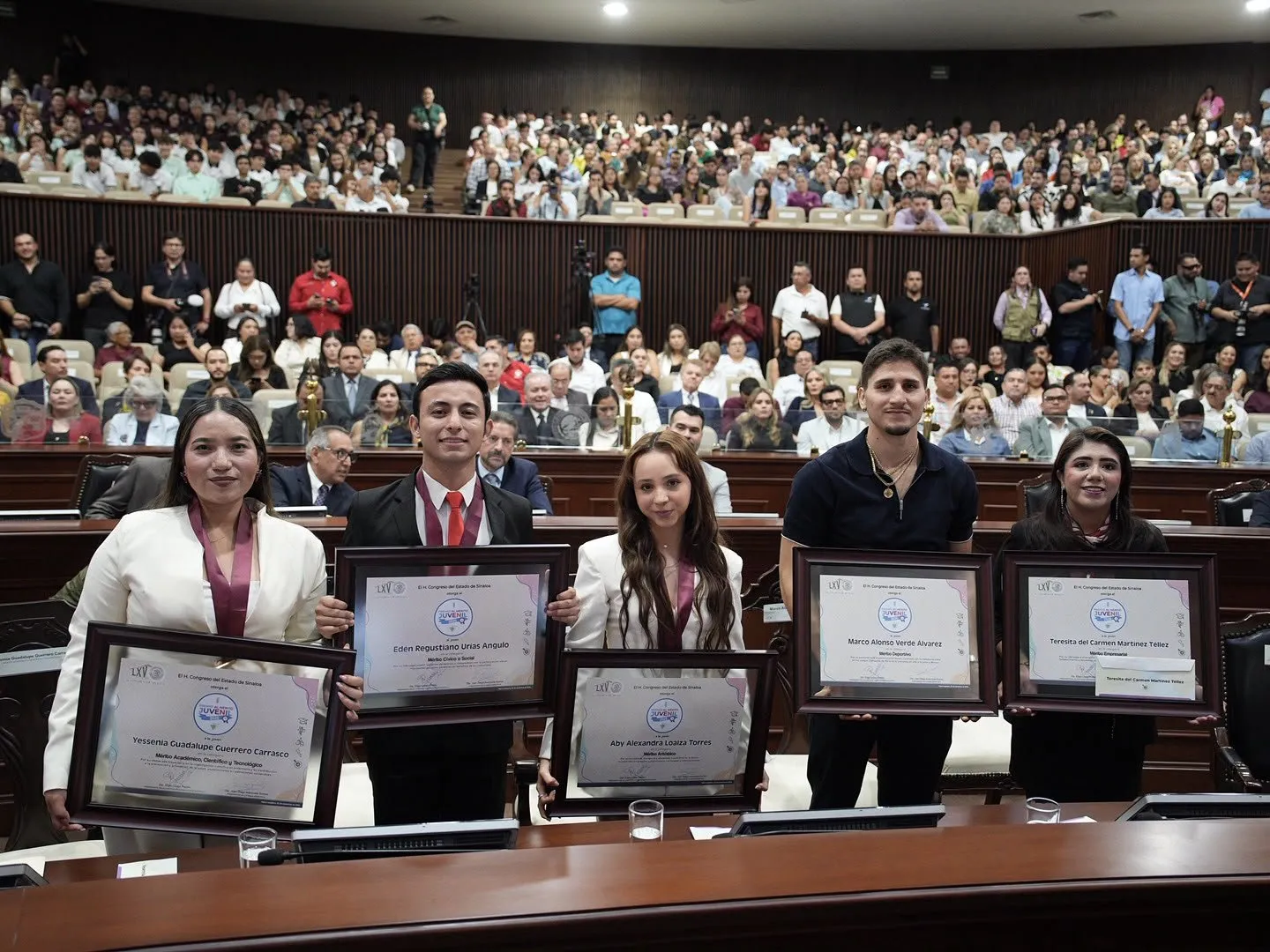 ¡De la investigación médica a la gloria olímpica! Yessenia Guerrero y Marco Verde, orgullo de la UAS, reciben el Premio al Mérito Juvenil 2026 otorgado por el Congreso de Sinaloa ¡De la investigación médica a la gloria olímpica! Yessenia Guerrero y Marco Verde, orgullo de la UAS, reciben el Premio al Mérito Juvenil 2026 otorgado por el Congreso de Sinaloa