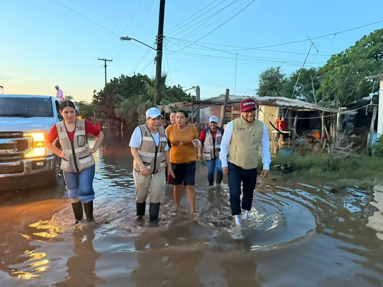Gobierno del Estado de Sinaloa atiende de manera inmediata a familias afectadas por inundaciones generadas por mareas. Gobierno del Estado de Sinaloa atiende de manera inmediata a familias afectadas por inundaciones generadas por mareas.