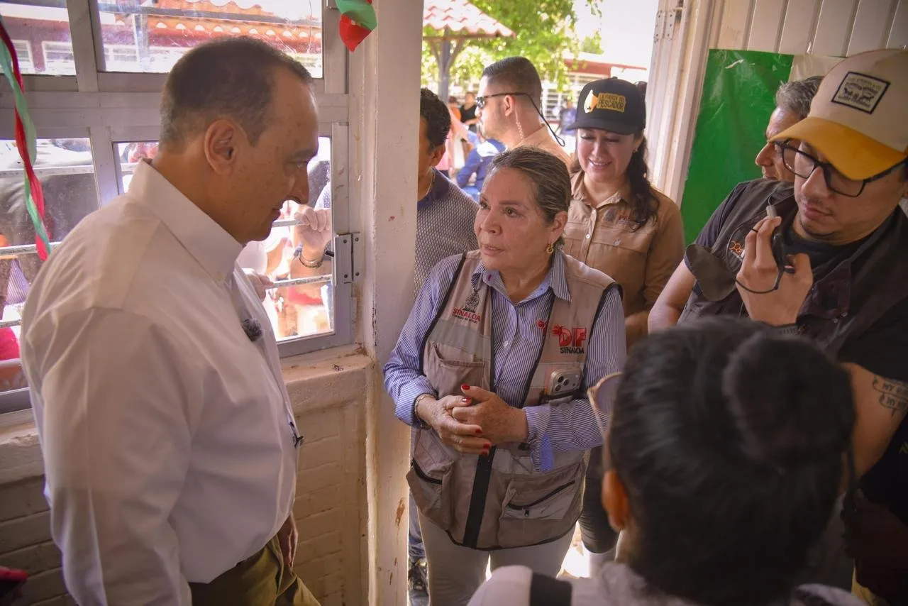 Gobiernos coordinan atención a familias de El Colorado tras ingreso del mar a viviendas Gobiernos coordinan atención a familias de El Colorado tras ingreso del mar a viviendas