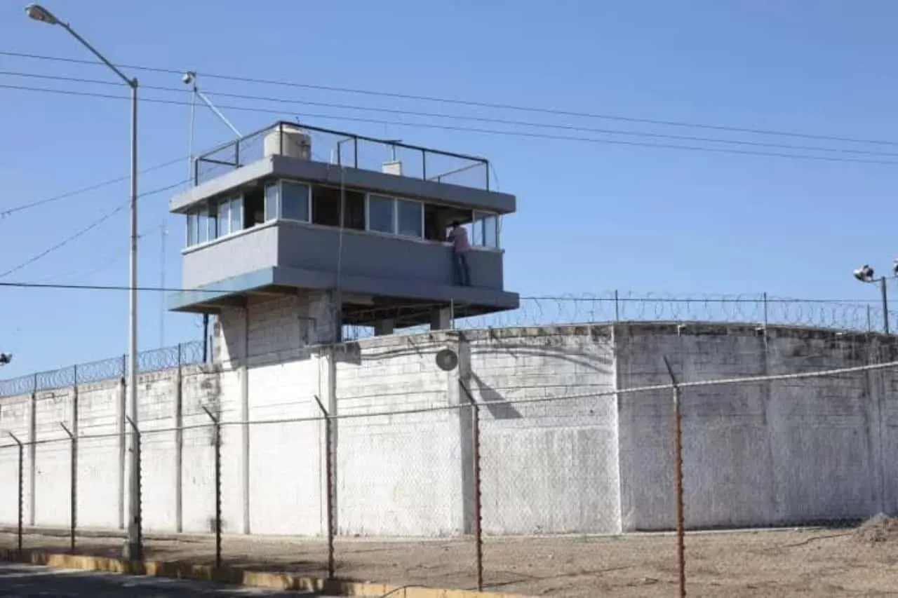 Tragedia en el penal: Una riña campal al interior del Centro Penitenciario de Mazatlán deja múltiples muertos y heridos Tragedia en el penal: Una riña campal al interior del Centro Penitenciario de Mazatlán deja múltiples muertos y heridos