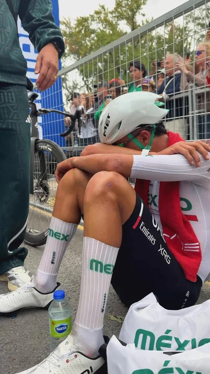 Lágrimas de orgullo y entrega: El mexicano Isaac del Toro rompe en llanto tras dejar el alma en el Mundial de Ciclismo Lágrimas de orgullo y entrega: El mexicano Isaac del Toro rompe en llanto tras dejar el alma en el Mundial de Ciclismo