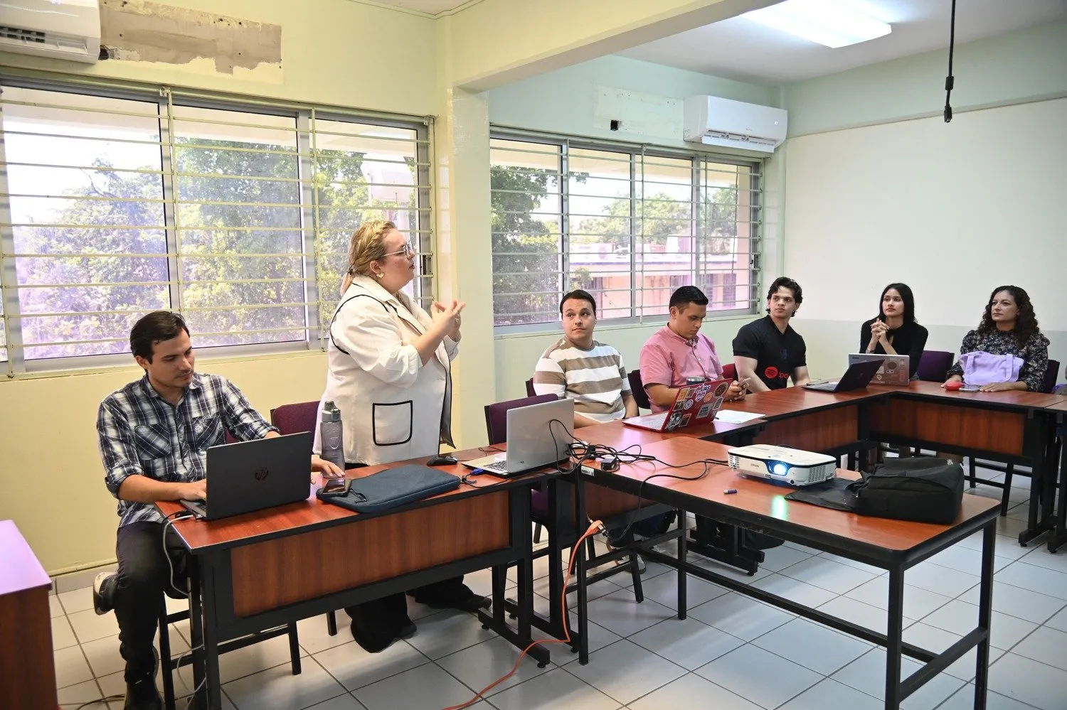 Estudiantes de posgrado en Historia de la UAS exponen avances de investigación sobre movimientos sociales y población del norte de México Estudiantes de posgrado en Historia de la UAS exponen avances de investigación sobre movimientos sociales y población del norte de México