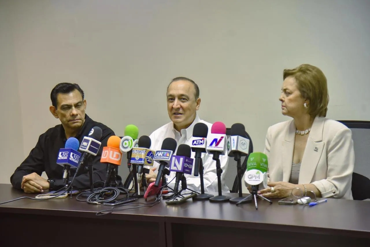 Dialoga Alcalde con la Intercamaral y acuerdan trabajo en equipo para avanzar en temas de interés para el organismo Dialoga Alcalde con la Intercamaral y acuerdan trabajo en equipo para avanzar en temas de interés para el organismo