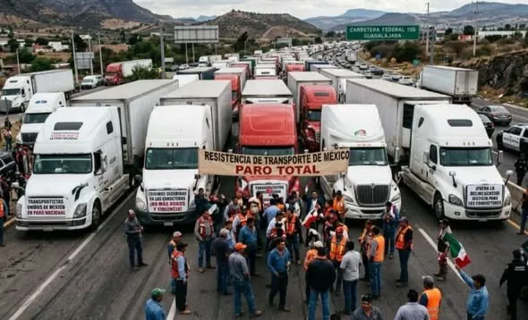 Canacar revienta contra el abandono federal: paro nacional de transportistas a partir del 26 de octubre por extorsiones y cobro de piso Canacar revienta contra el abandono federal: paro nacional de transportistas a partir del 26 de octubre por extorsiones y cobro de piso