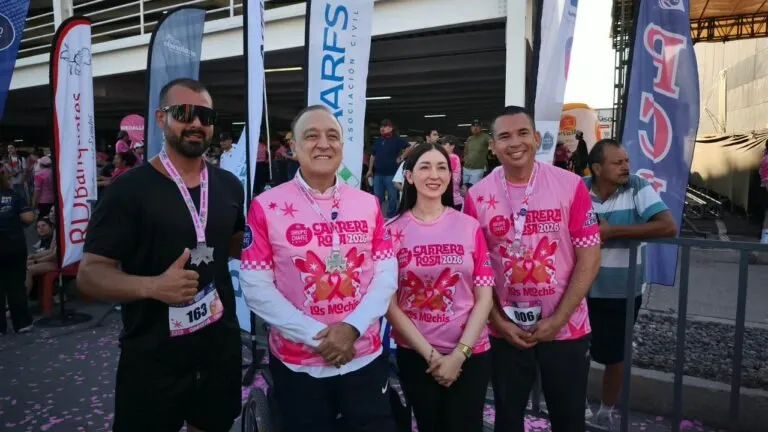 Alcalde Antonio Menéndez da el banderazo de la Carrera Rosa 2026 Alcalde Antonio Menéndez da el banderazo de la Carrera Rosa 2026