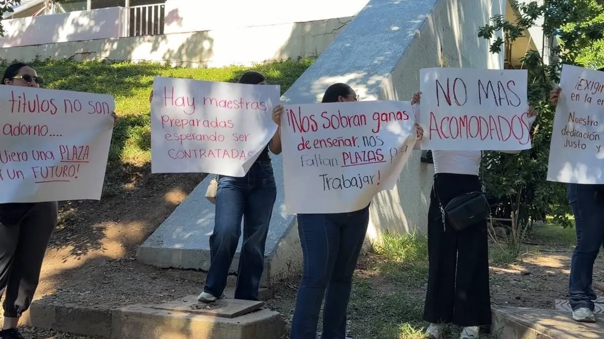 Fraude con IA y caos administrativo: Maestras protestan y denuncian irregularidades en exámenes de asignación docente en Sinaloa Fraude con IA y caos administrativo: Maestras protestan y denuncian irregularidades en exámenes de asignación docente en Sinaloa