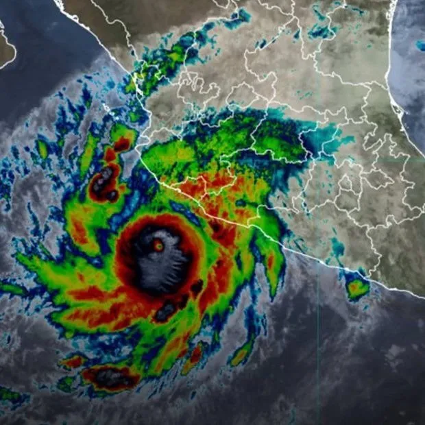 “Simón” no da tregua: Se desplaza como categoría 3 en el Pacífico y enfila impacto hacia el sur de Sinaloa “Simón” no da tregua: Se desplaza como categoría 3 en el Pacífico y enfila impacto hacia el sur de Sinaloa