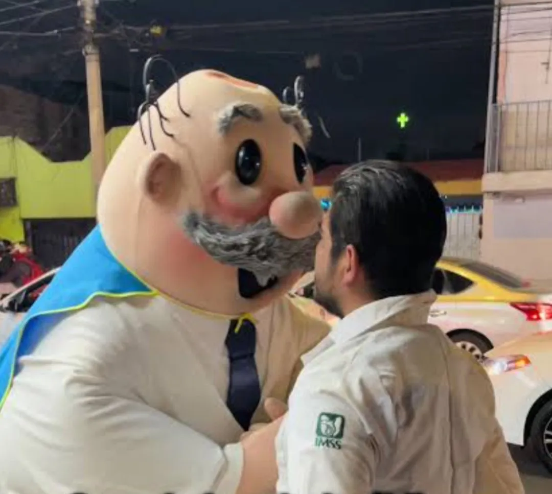 ¿Por qué el Dr.Simi sí tiene todo y el IMSS no tiene nada? La pregunta que exhibe el desabasto que el IMSS niega ¿Por qué el Dr.Simi sí tiene todo y el IMSS no tiene nada? La pregunta que exhibe el desabasto que el IMSS niega