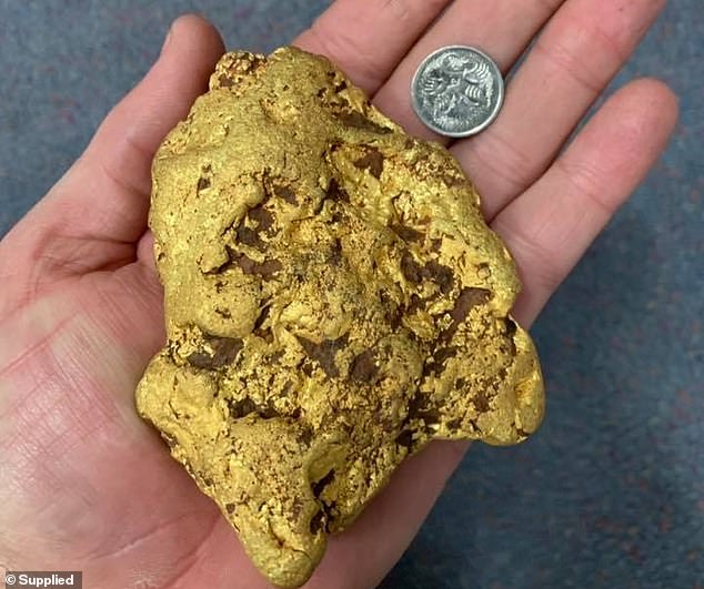 Australia: encuentran 1,4 kilos de oro con detector de metales