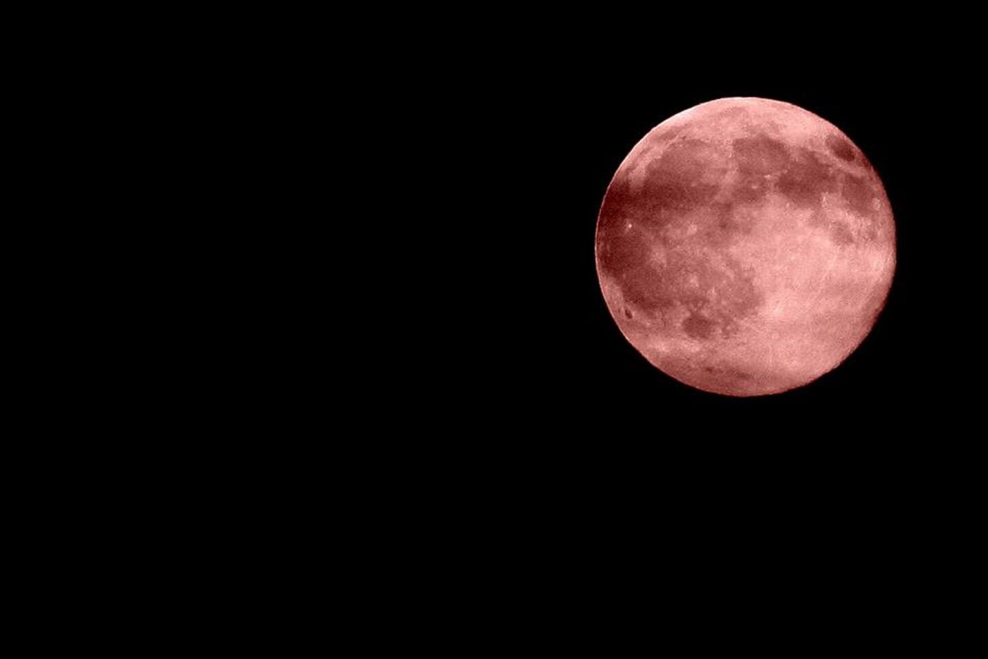 ¿Cuándo y dónde ver la próxima Superluna de fresa?