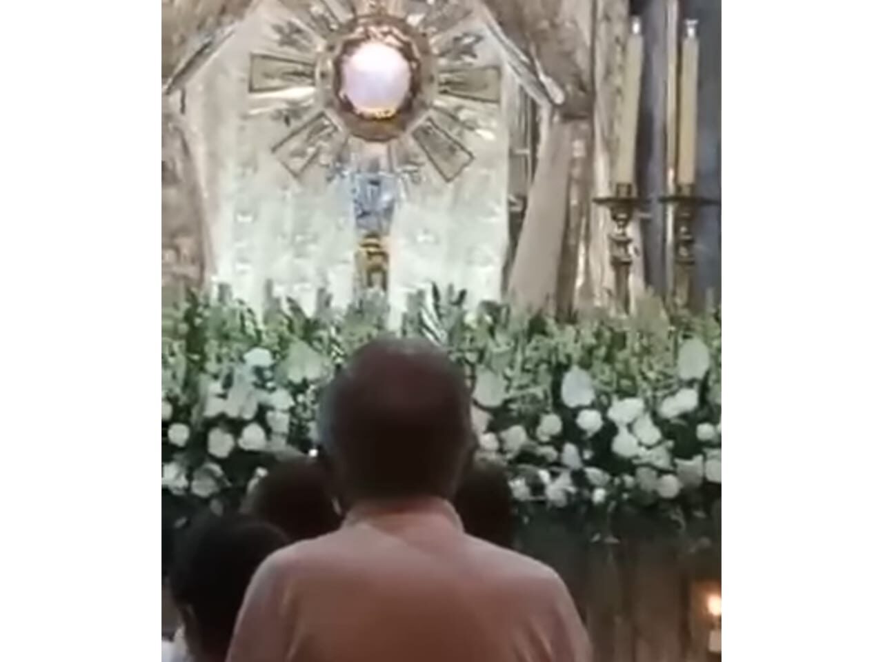 VIDEO: Insólito, hostia del Santisimo comienza a moverse durante misa