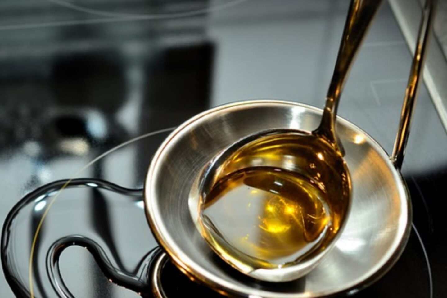 Mujer rocía con aceite hirviendo a su novio tras decirle que ya no quiere nada con ella
