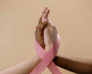 Octubre rosa: Mes con apoyo al cáncer de mamas.