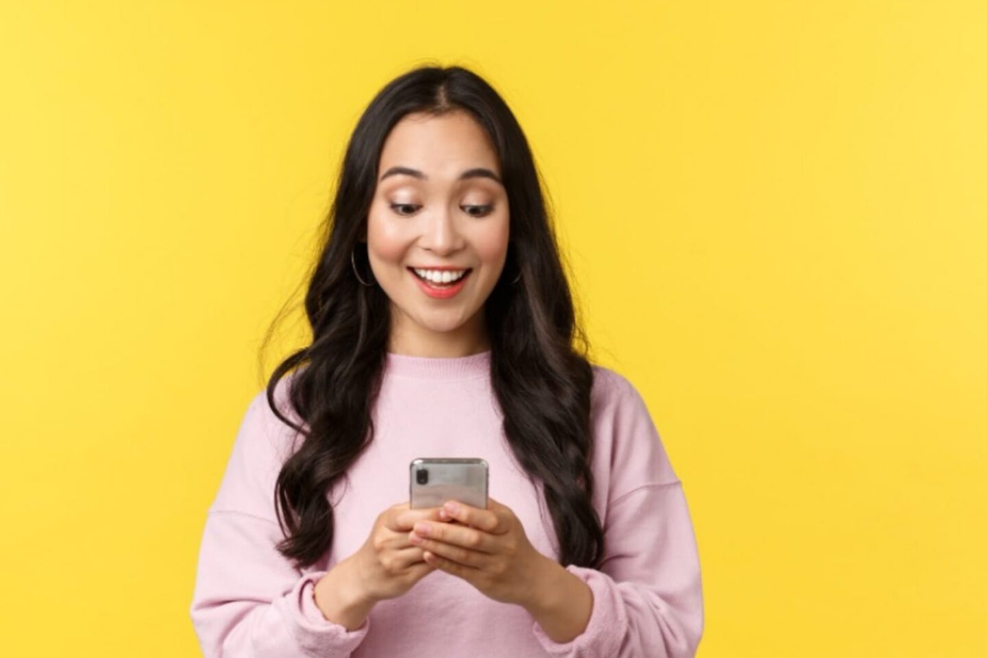 Por uso excesivo de celular la especialista de la UAS llama a aplicar la regla de los 20-20-20