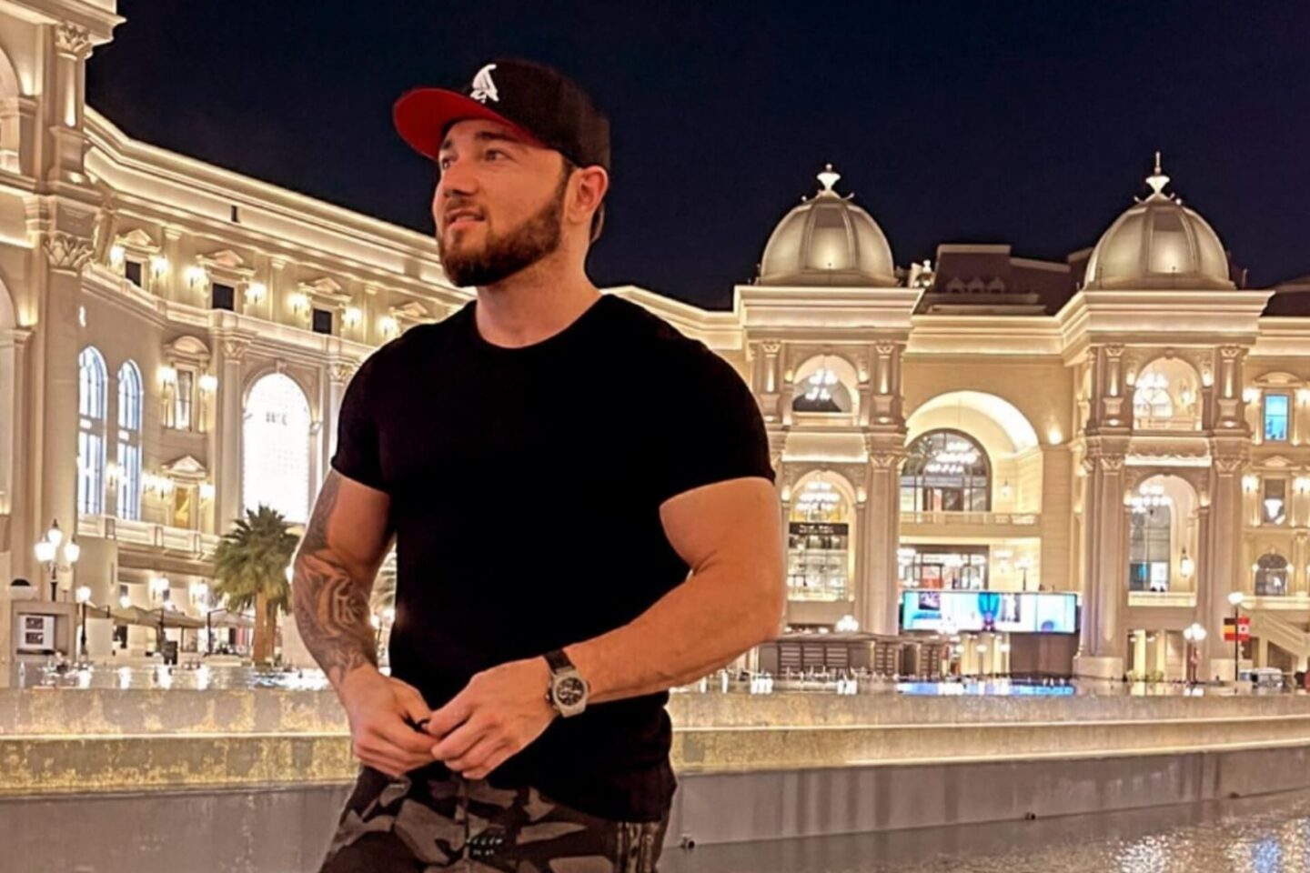 Las lujosas vaciones en Qatar del youtuber y promotor musical Beto Sierra