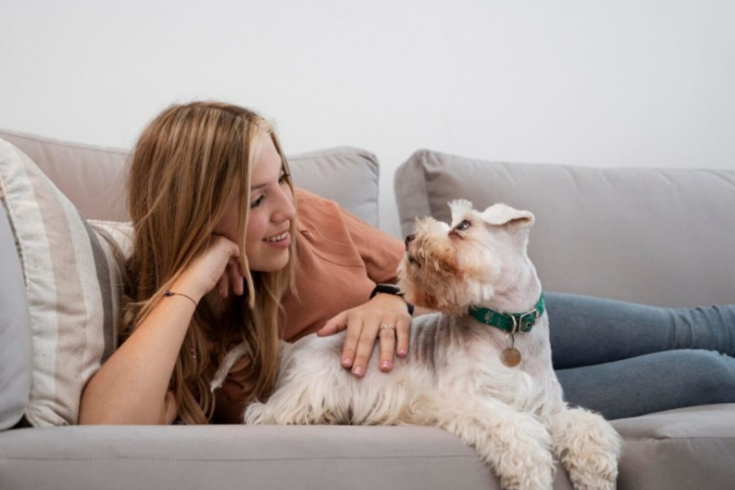 ¿Qué le pasa a mi perro cuando escucha el sonido de los cohetes?